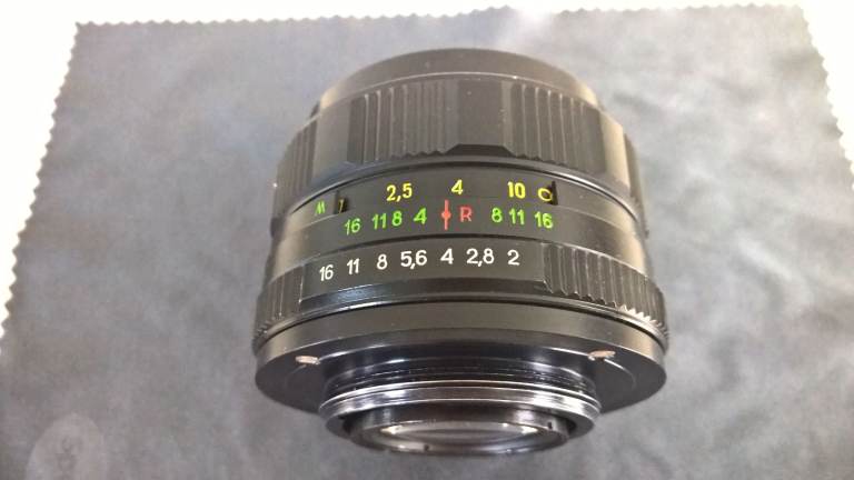Near Mint Helios 58mm F2.0 44-4 Lens M42 mount famous for it Bokeh,