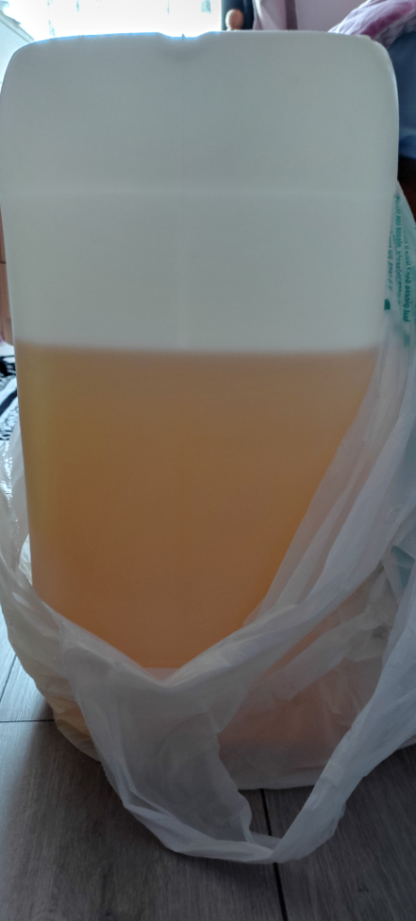 Pet fresh lemon scented cleaner liquid 