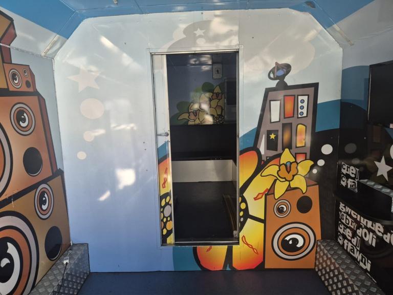 1999 Dennis DART/S-DART/LANCE 4X2 AUTO 13 TON PLAXTON BODY MOBILE YOUTH UNIT C/W SIDE AWNING NA D...