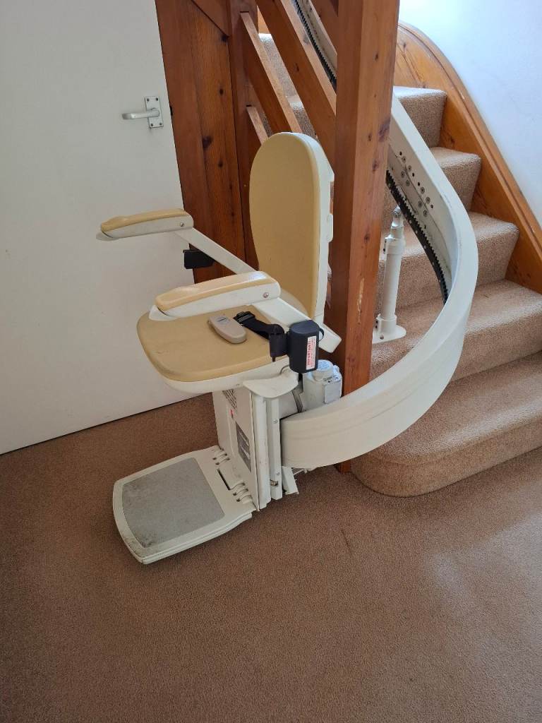 Acorn 180 curved Stairlift - Cream, Good Condition