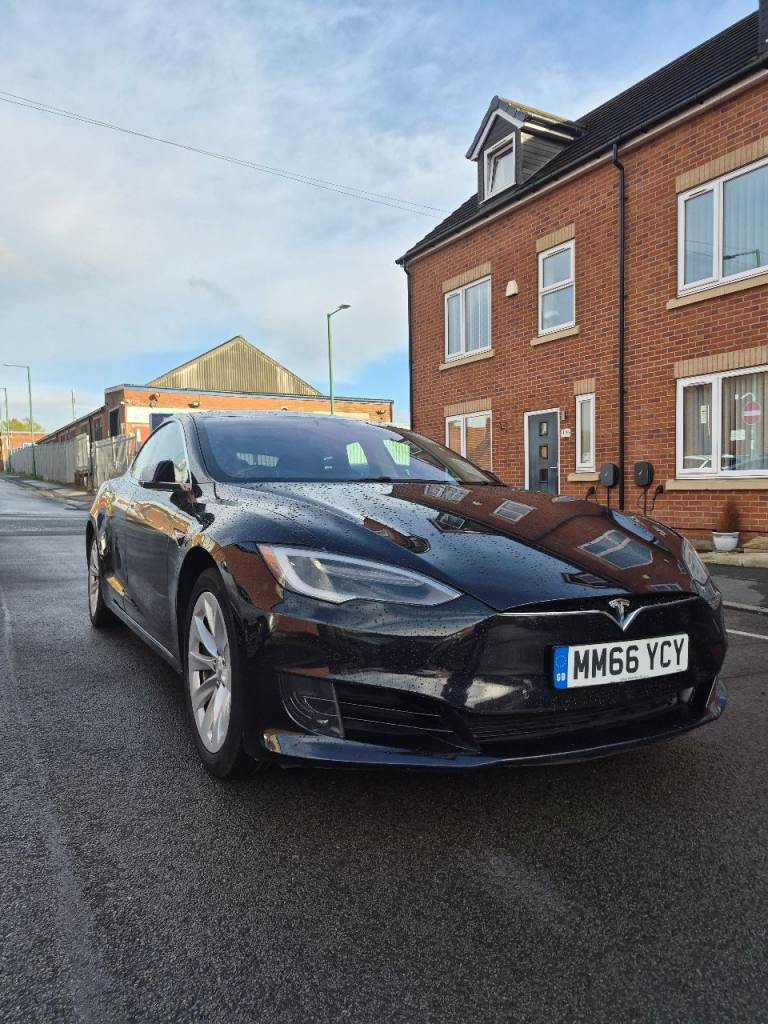Tesla Model S 75, 2017