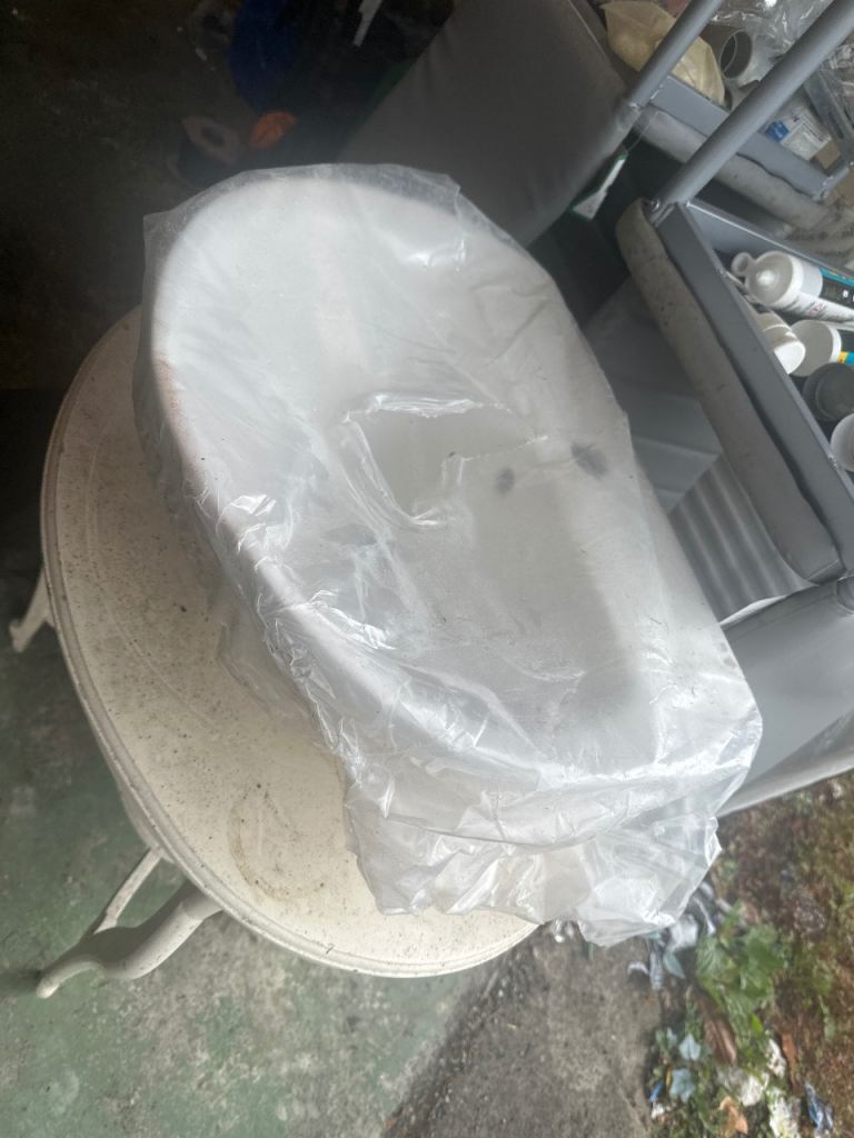New White Ceramic Basin & pedestal – Unused Sink
