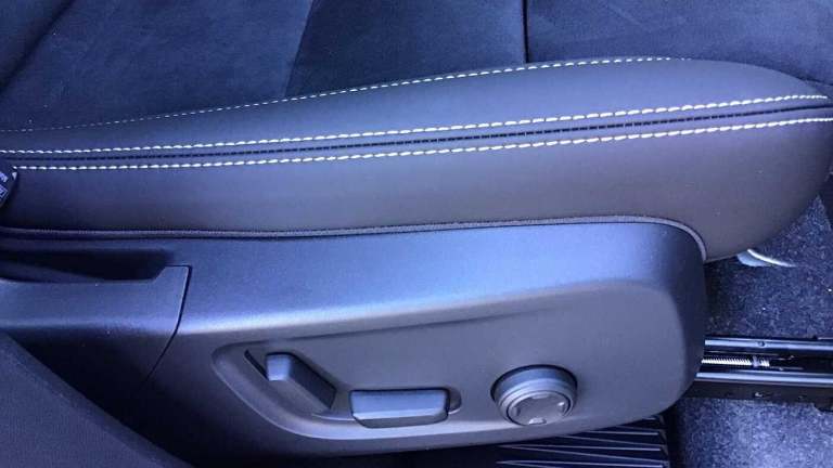 2025 Volvo XC40 Plus, B4 Mild hybrid, Petrol, Dark ESTATE Petrol/Electric Hybrid Automatic