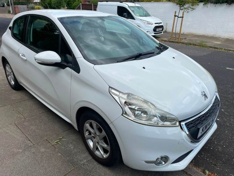 Peugeot, 208, Hatchback, 2014, Manual, 999 (cc), 3 doors