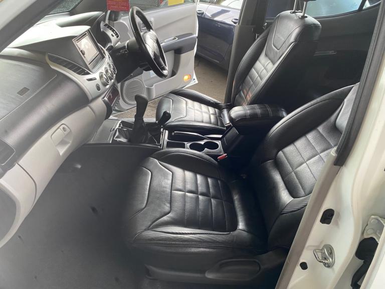 2014 Mitsubishi L200 Barbarian black Pickup Diesel  Manual