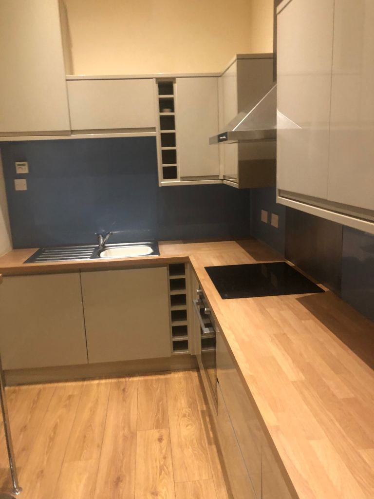 A spacious bright 3 bed flat to rent near meadows 