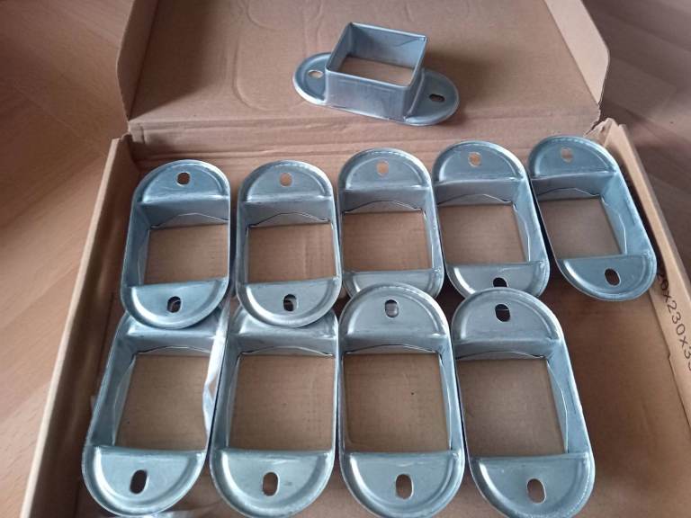 New Metal Fence Post Caps and Brackets x 10