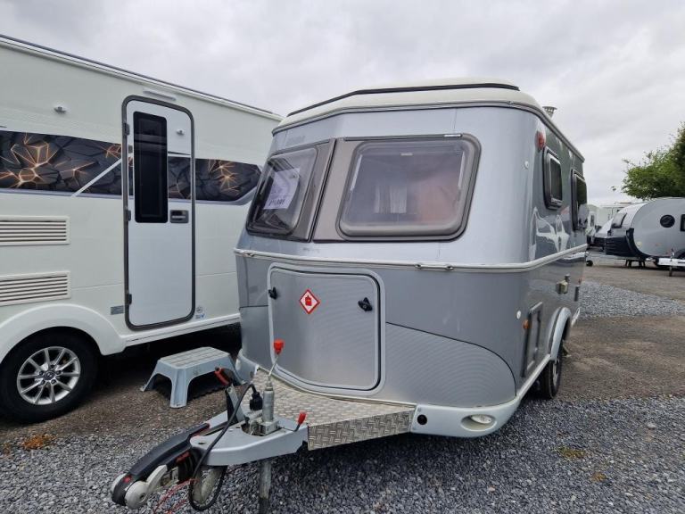 2018 Eriba Familia 320