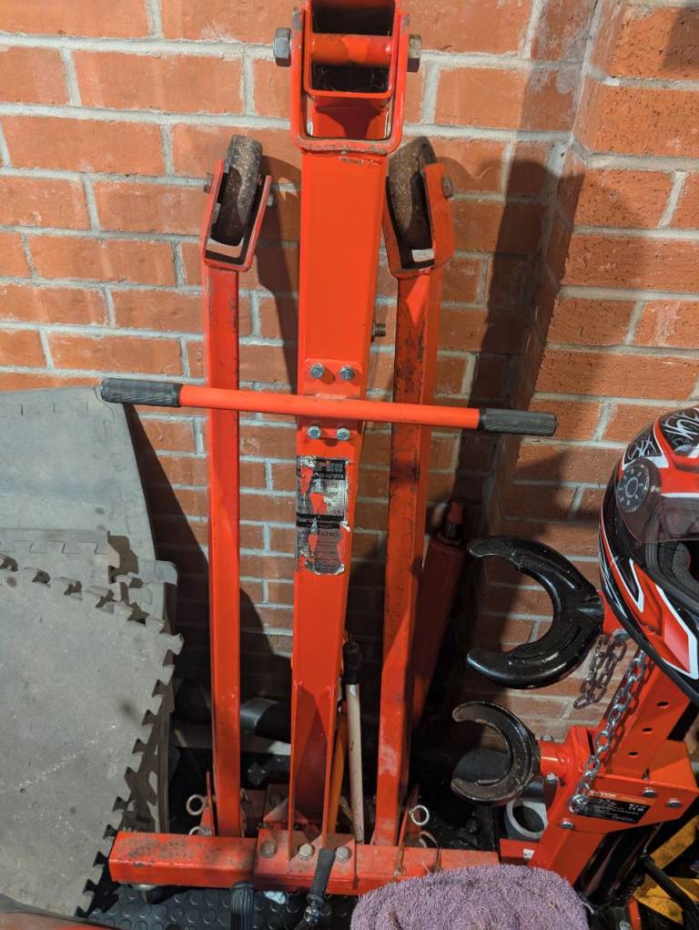 Clarke 1 ton Engine Hoist