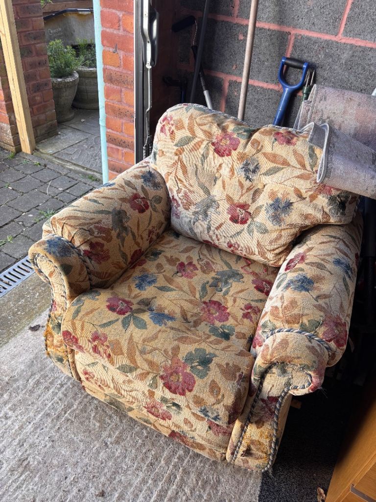 Free arm chair