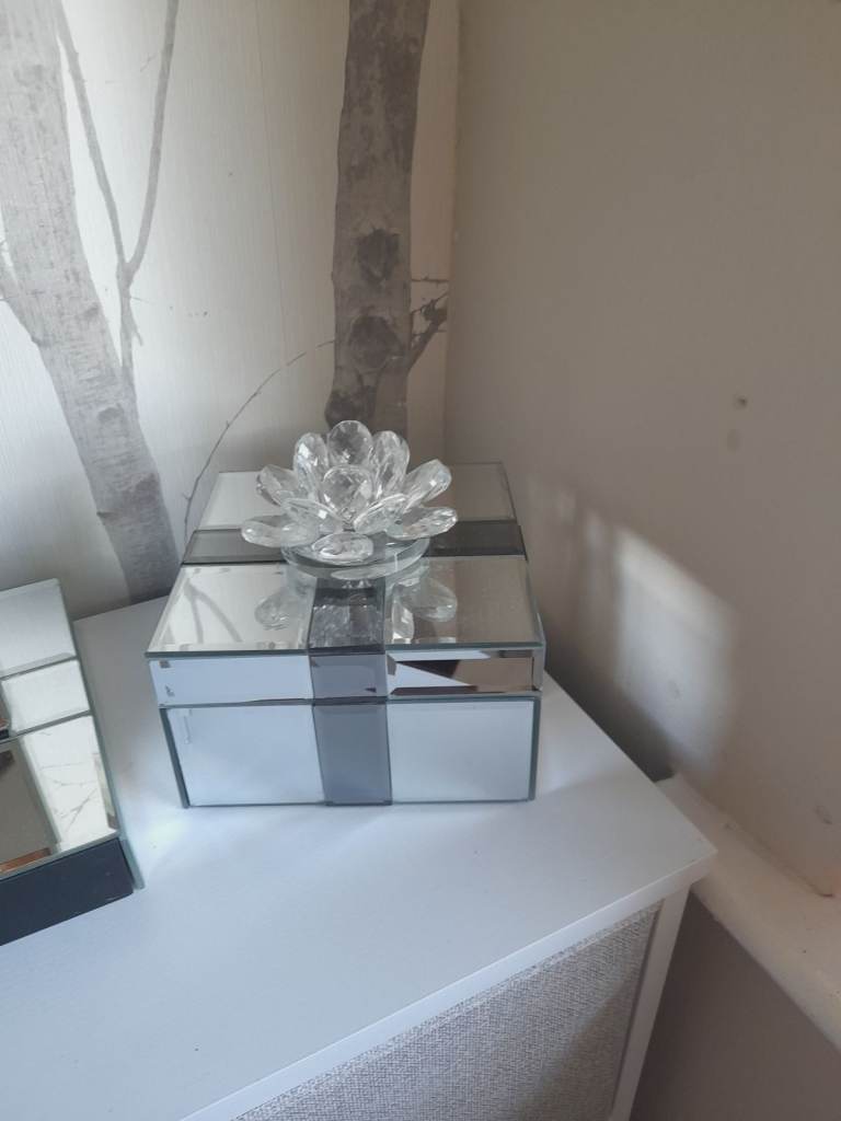Mirrored Storage Box with Crystal Lotus Decoration – As Good As New