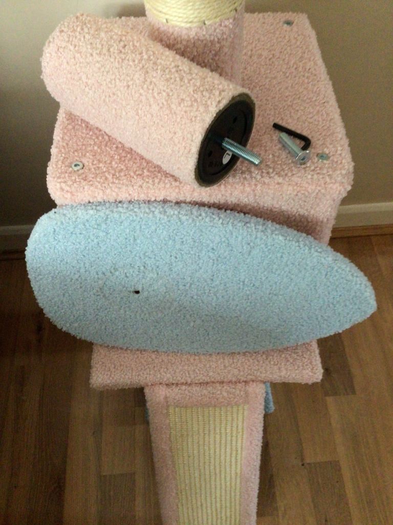 Cat / Kitten Floor To Ceiling Activity Tree. 