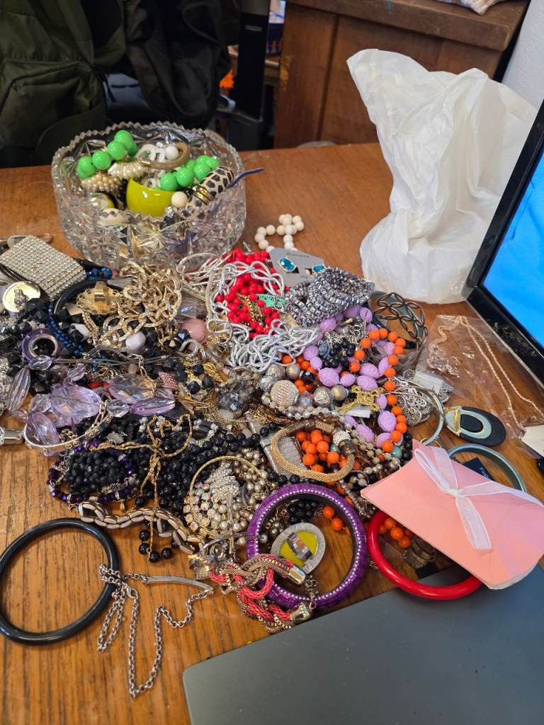4KG Costume Jewelery 