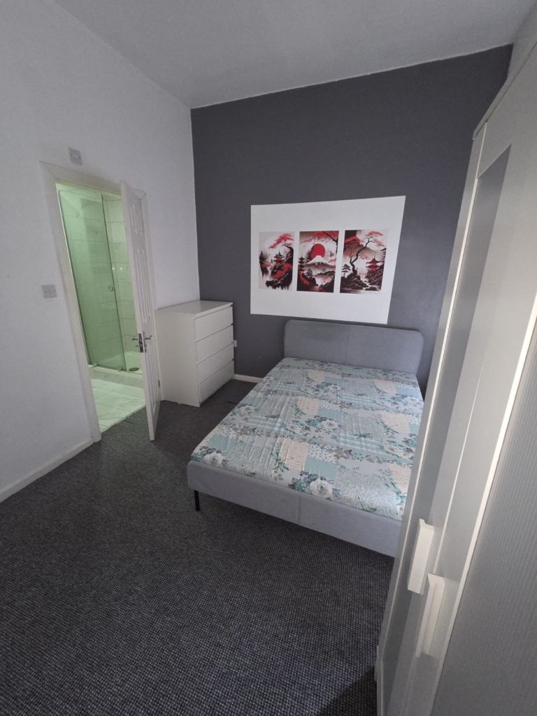 Ensuite room with own kitchenette available