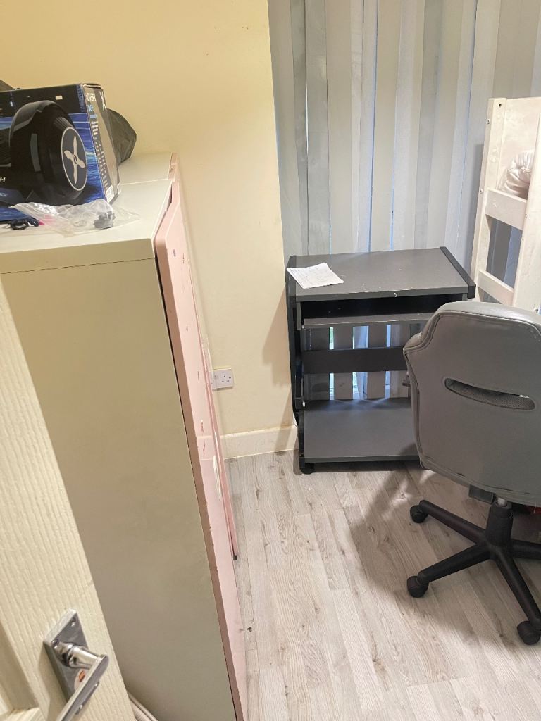 Room to rent single and double 