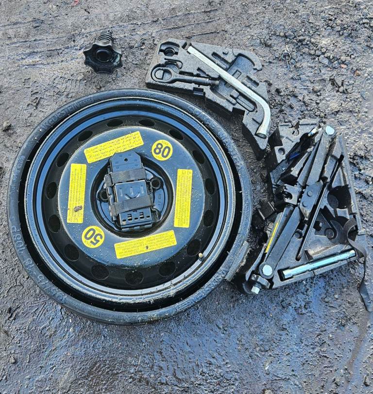 Audi q7 spare wheel and tool kit