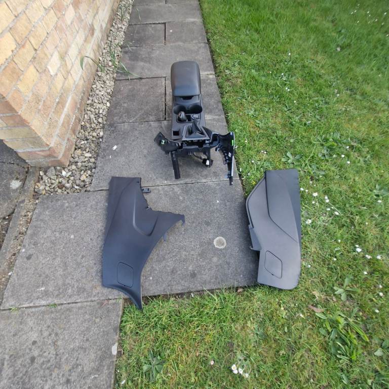 Mk3 Ford Focus Titanium center console