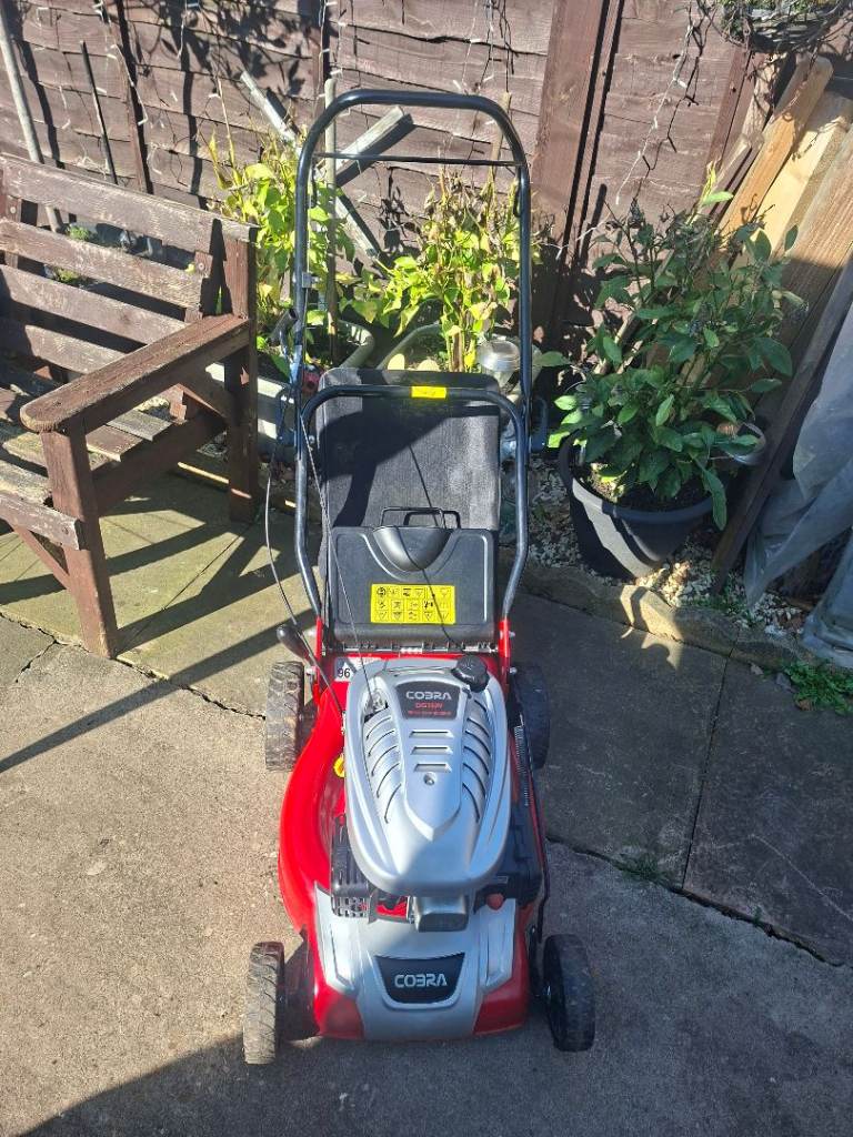Cobra M40c push petrol lawnmower 