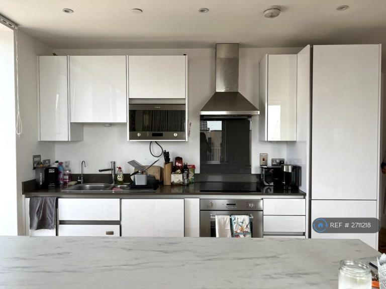 1 bedroom flat in Emily Street, London, E16 (1 bed) (#2711218)