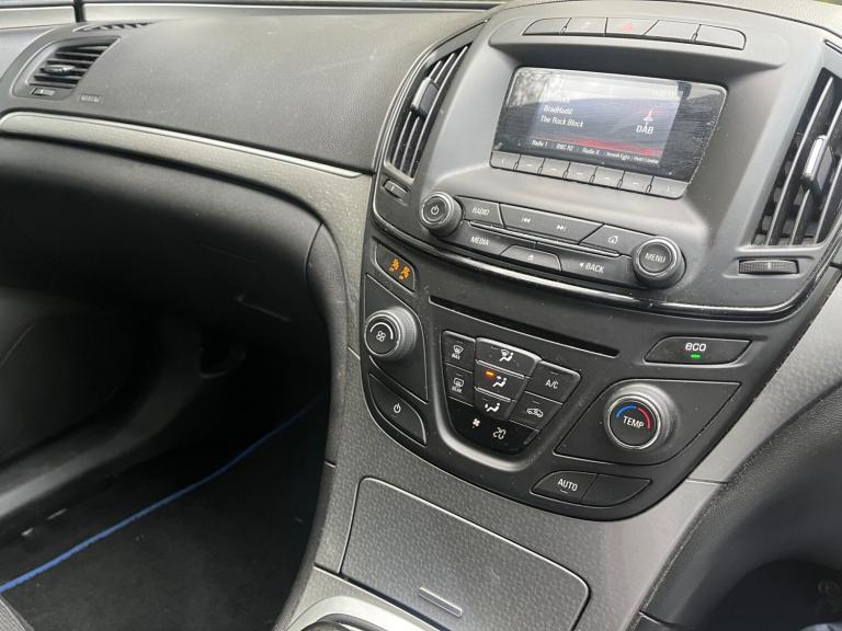 VAUXHALL INSIGNIA 2.0 CDTi ecoFLEX Design 5dr / HPI CLEAR / £35 TAX / LONG MOT