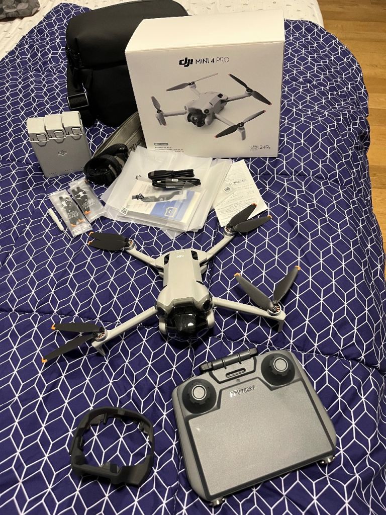 DJI Mini 4 Pro Fly More Combo