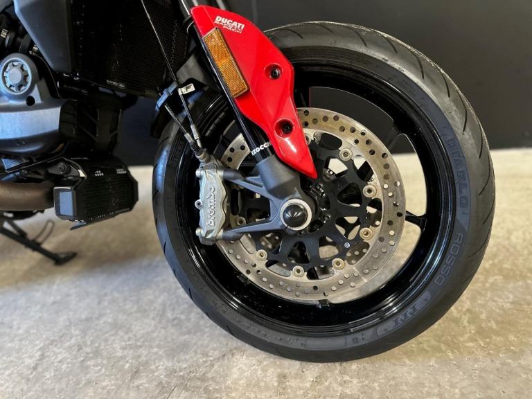 STUNNING LOW MILEAGE 2019/19 DUCATI HYPERMOTARD 950 MOTORCYCLE 