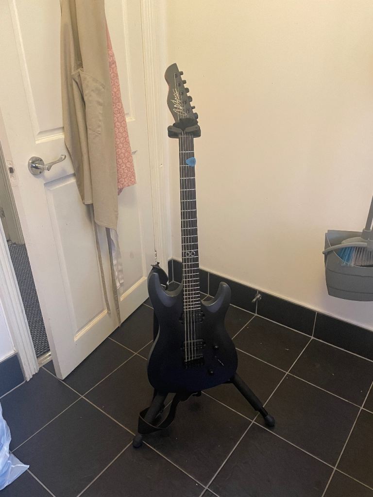 Hercules guitar stand 