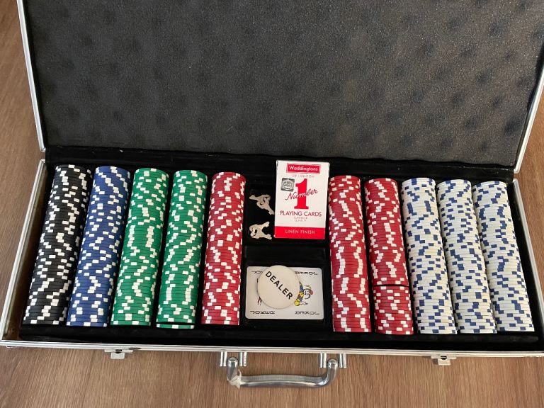 Poker Chip Set in Aluminium Case – Good Condition