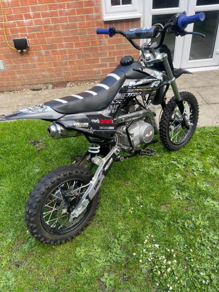 LIKE NEW 2024 110cc M2R pitt bike