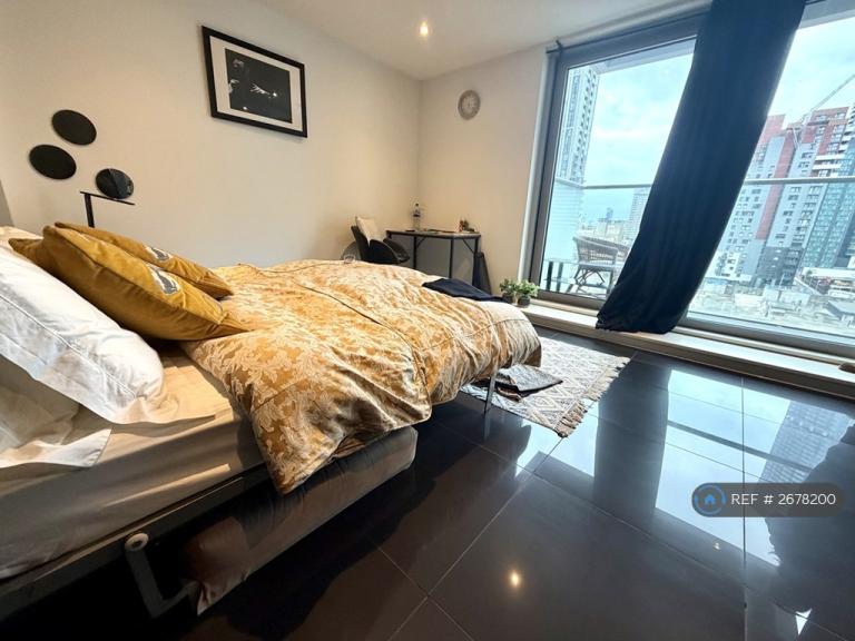 Studio flat in Pan Peninsula Square, London, E14 (#2678200)