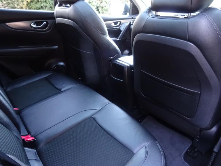 2019 Nissan Qashqai 1.3 DiG-T Tekna 5dr **LOW MILEAGE*ONLY 37000 MILES FROM NEW** HATCHBACK Petro...