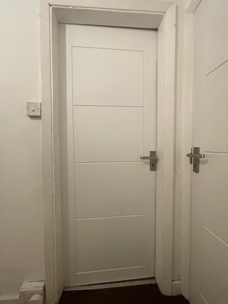 White Internal Door with Handle – Good Condition