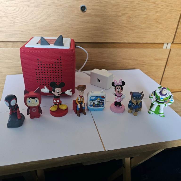 Red Tonie box with 8 figures like new no time wasters please