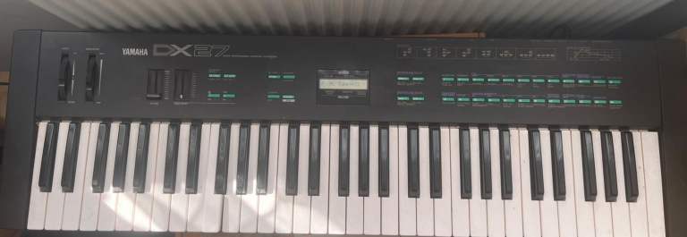 Yamaha DX27 Electric Keyboard Synthesizer – Good Condition