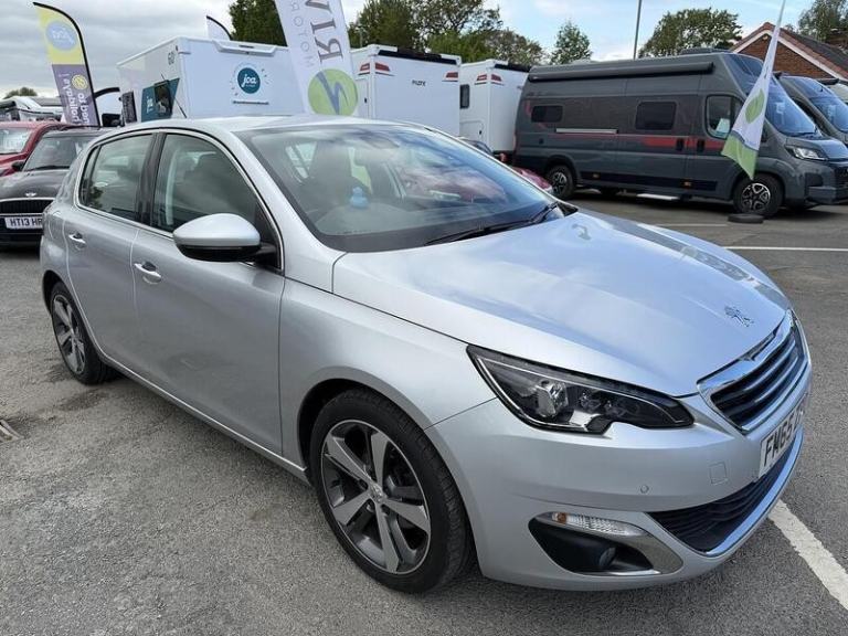 Peugeot 308 1.2 PureTech Allure Hatchback 