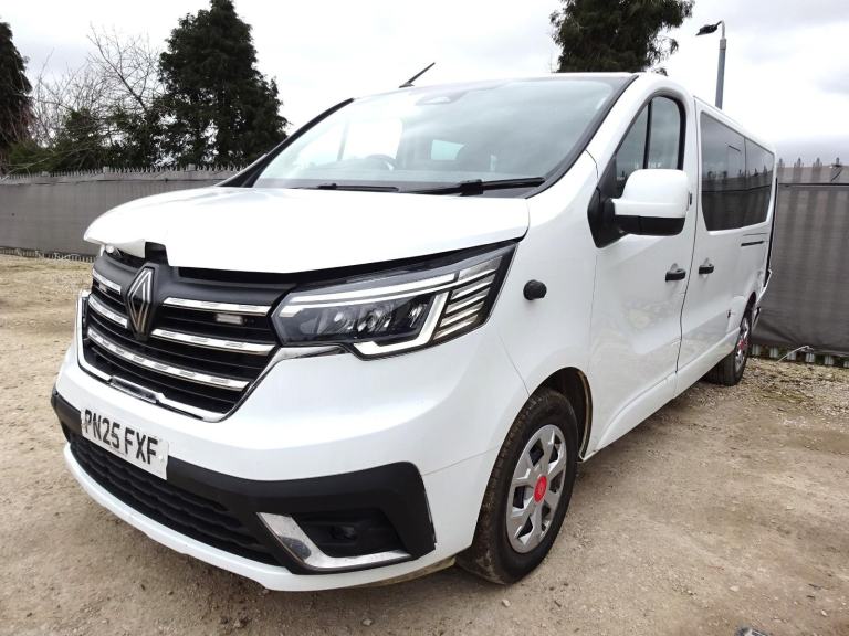 2025 25 REG RENAULT TRAFIC 30 L2H1 COMBI MPV DIESEL DAMAGED REPAIRABLE SALVAGE