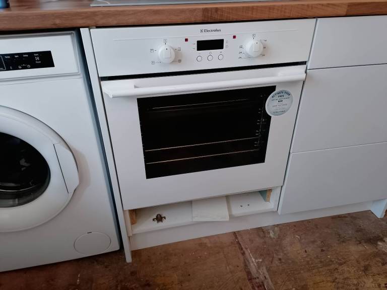 New, Unused, 60cm Single Electric Fan Oven - Faulty 