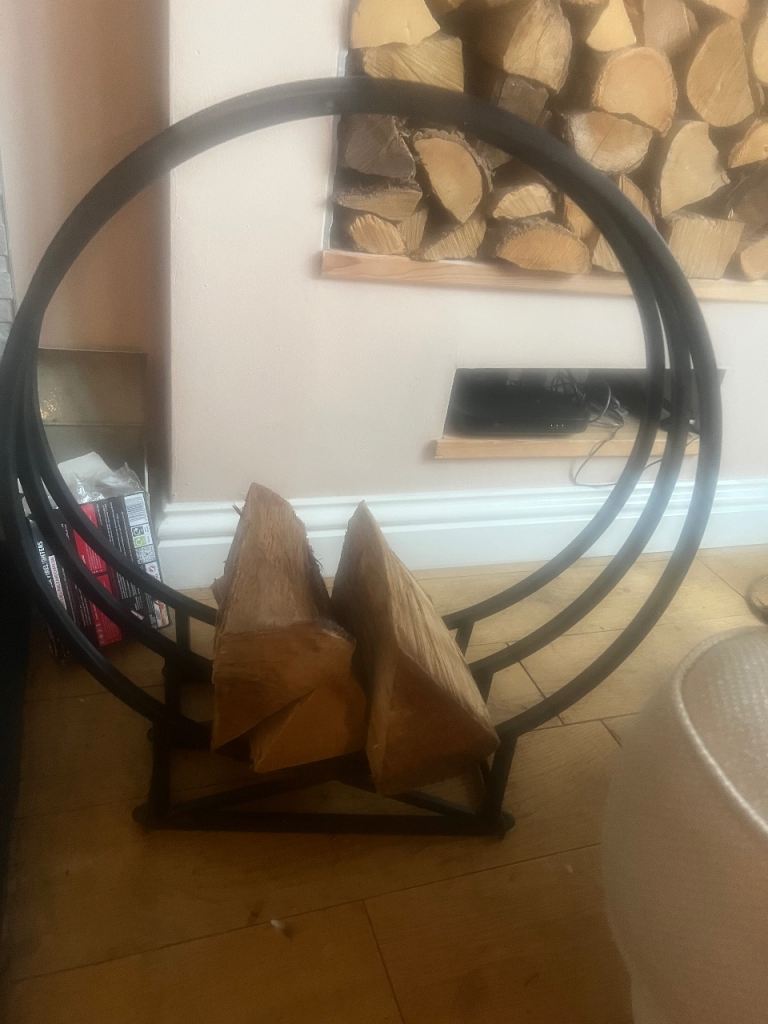 Log holder, circular. 