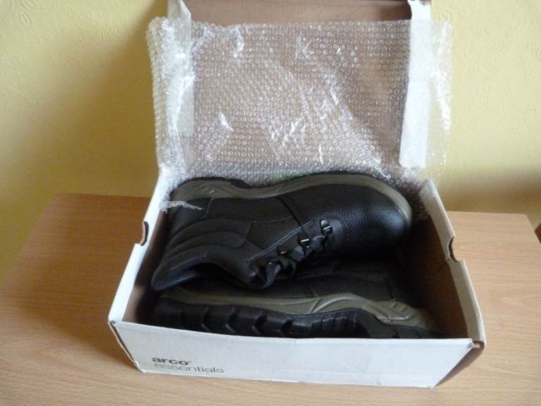 ARCO Mens Antistatic Safety Shoes BLACK Size 8 BRAND NEW (unwanted Gift)