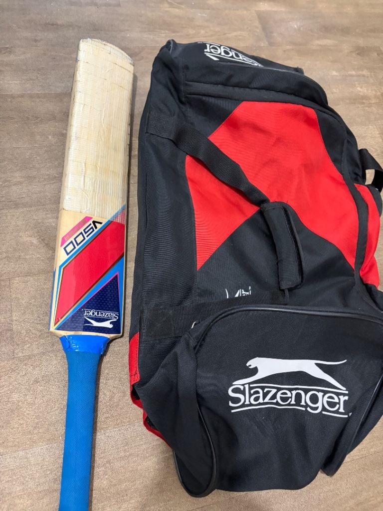 Cricket set , it’s used but in good condition 