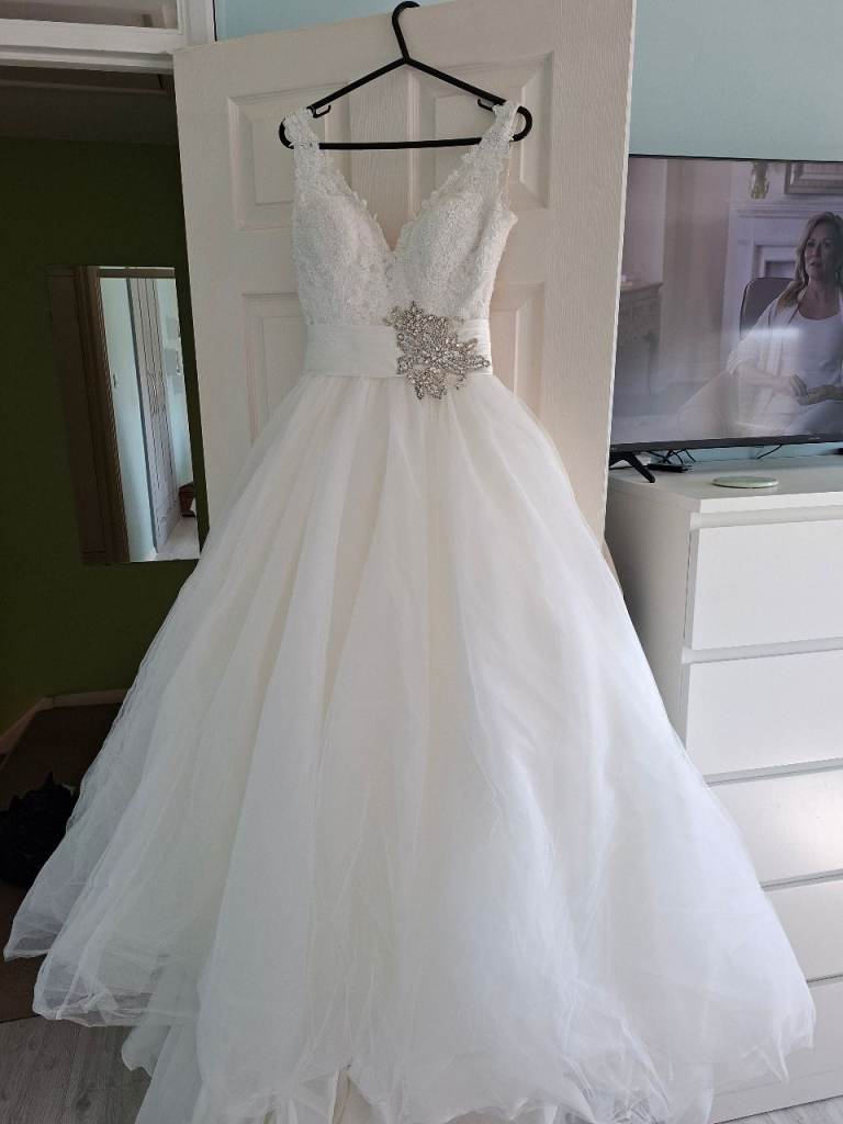 Ronald Joyce 'Victoria Jayne' Princess Ball Gown Wedding Dress & Veil – Size 8