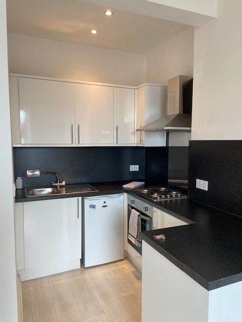 Bright 1 Bedroom Top Floor Flat in Popular Gorgie Location
