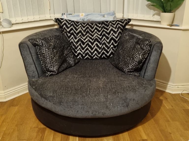 DFS Ollie Swivel Chair