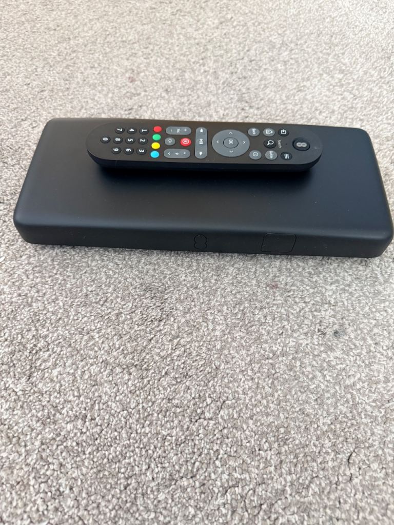 EE PRO smart recorder  4K box Freeview 