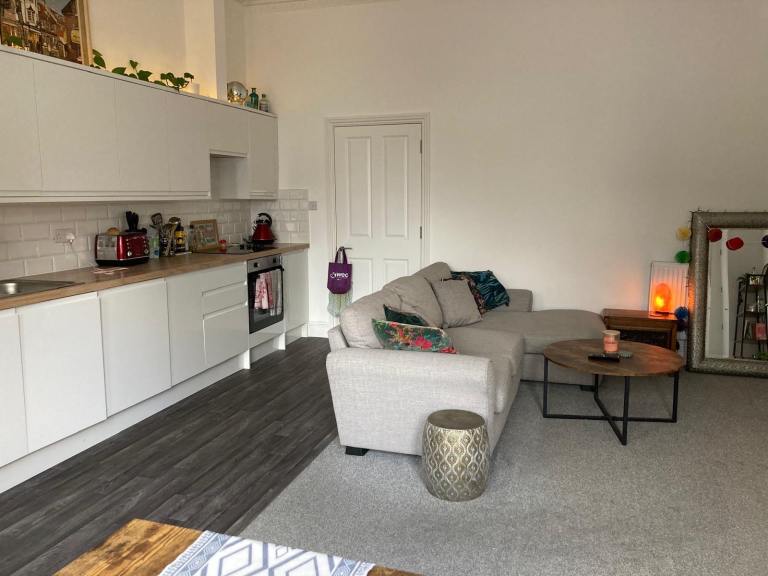 Room to Rent (Large Double En-suite) central Hove