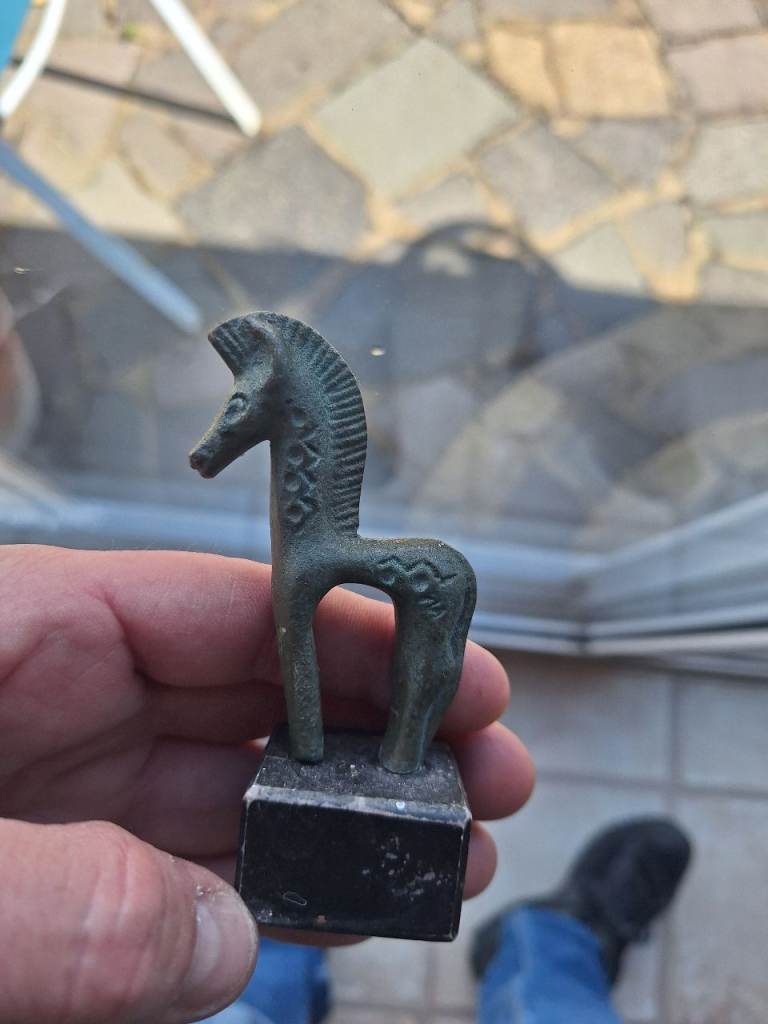 Small Decorative Horse Figurine – Bronze Tone