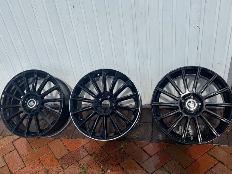 18” Fox black alloy wheels x3