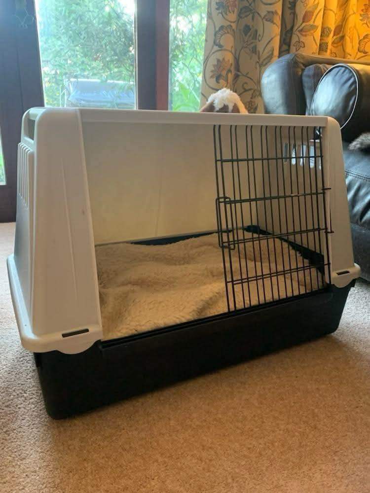 Like new Ferplast Atlas pet travel crate, cost £85 (& bed if wanted)