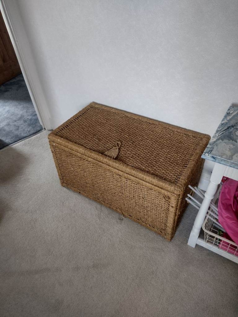 Large seagrass chest