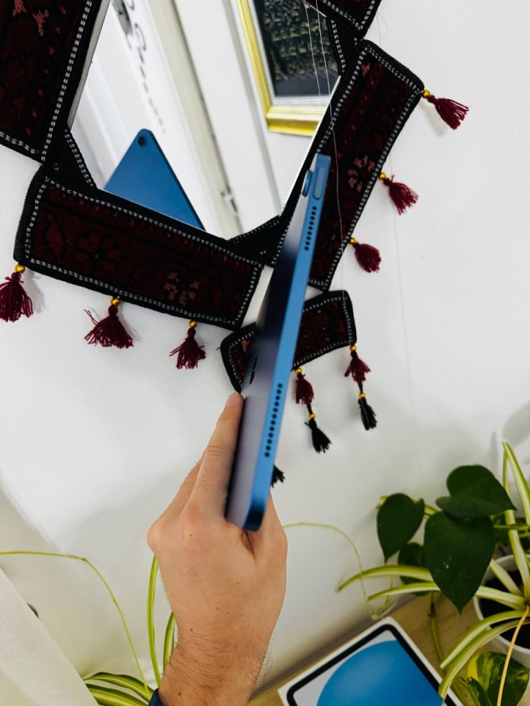 Apple iPad 10th Generation Read Description 